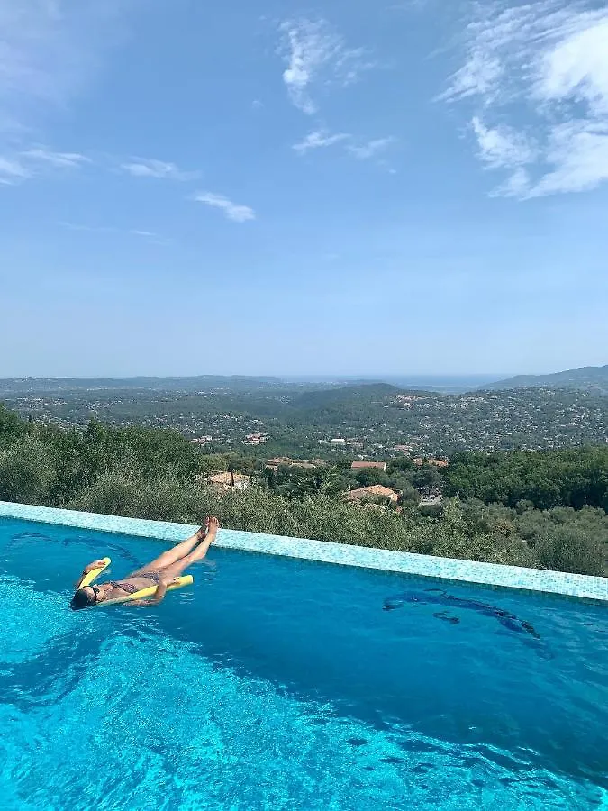 Les Volets Bleus Otel Spéracèdes