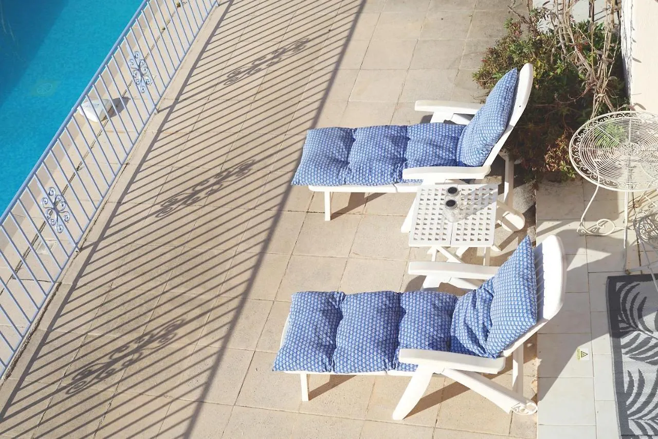 Konukevi Les Volets Bleus Otel Spéracèdes