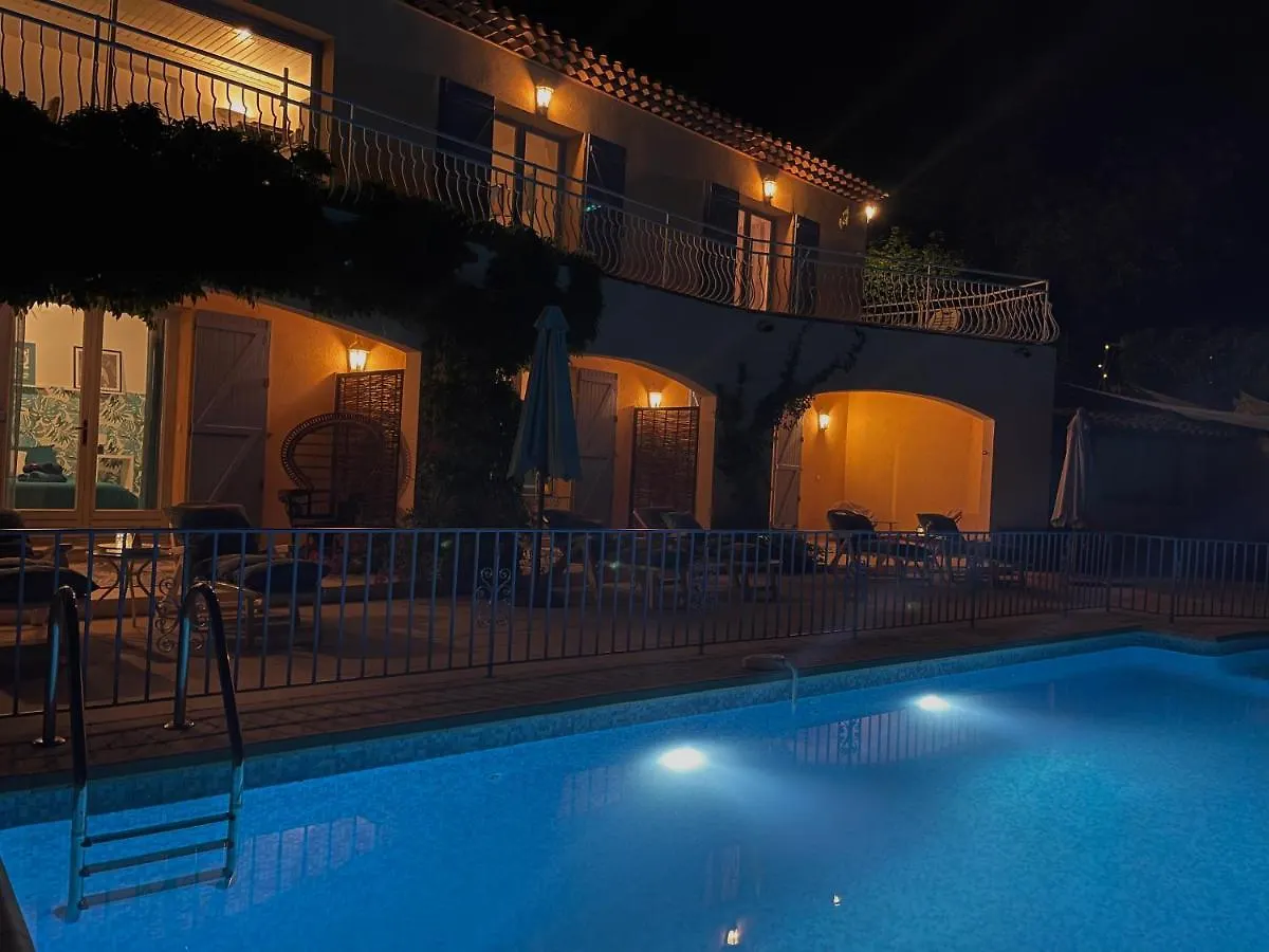 Konukevi Les Volets Bleus Otel Spéracèdes